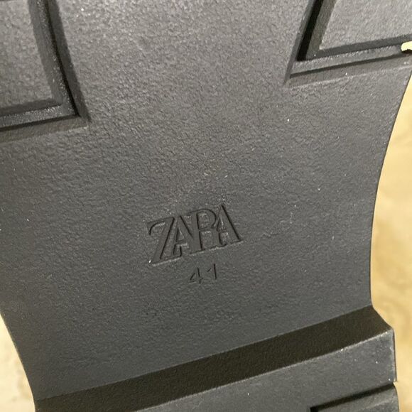 NWOT Zara Leather Chunky Lug Sole Chelsea Boots - Mismatched Sizes - L43/R41 - Picture 12 of 13